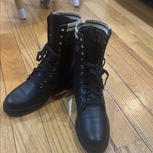 Black and Cream Designer Fendi boots - Picture 10 of 14